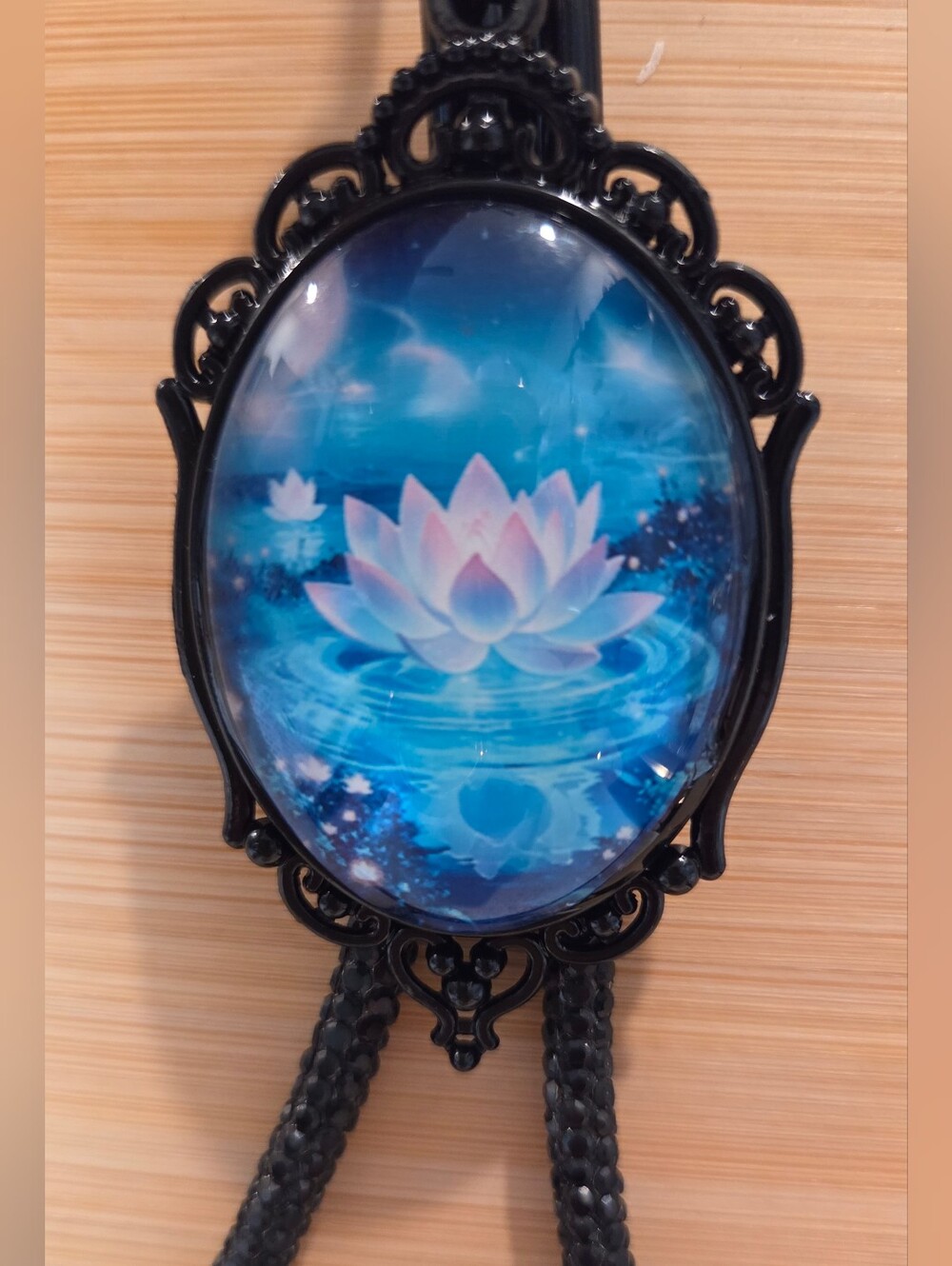 NWT Vintage Style Cameo Blue Lotus Cabochon Keychain Black Rhinestone Strap